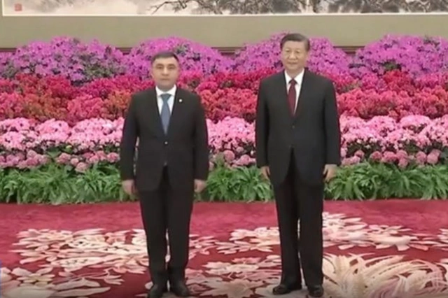Посол Азербайджана вручил верительные грамоты лидеру Китая